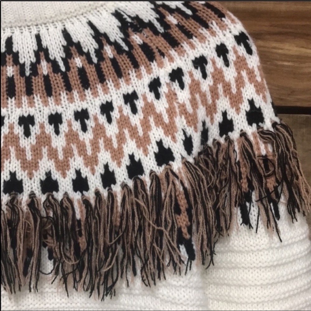 MinkPink white mock turtleneck fringe detail patterned funky sweater size xs - Picture 3 of 5